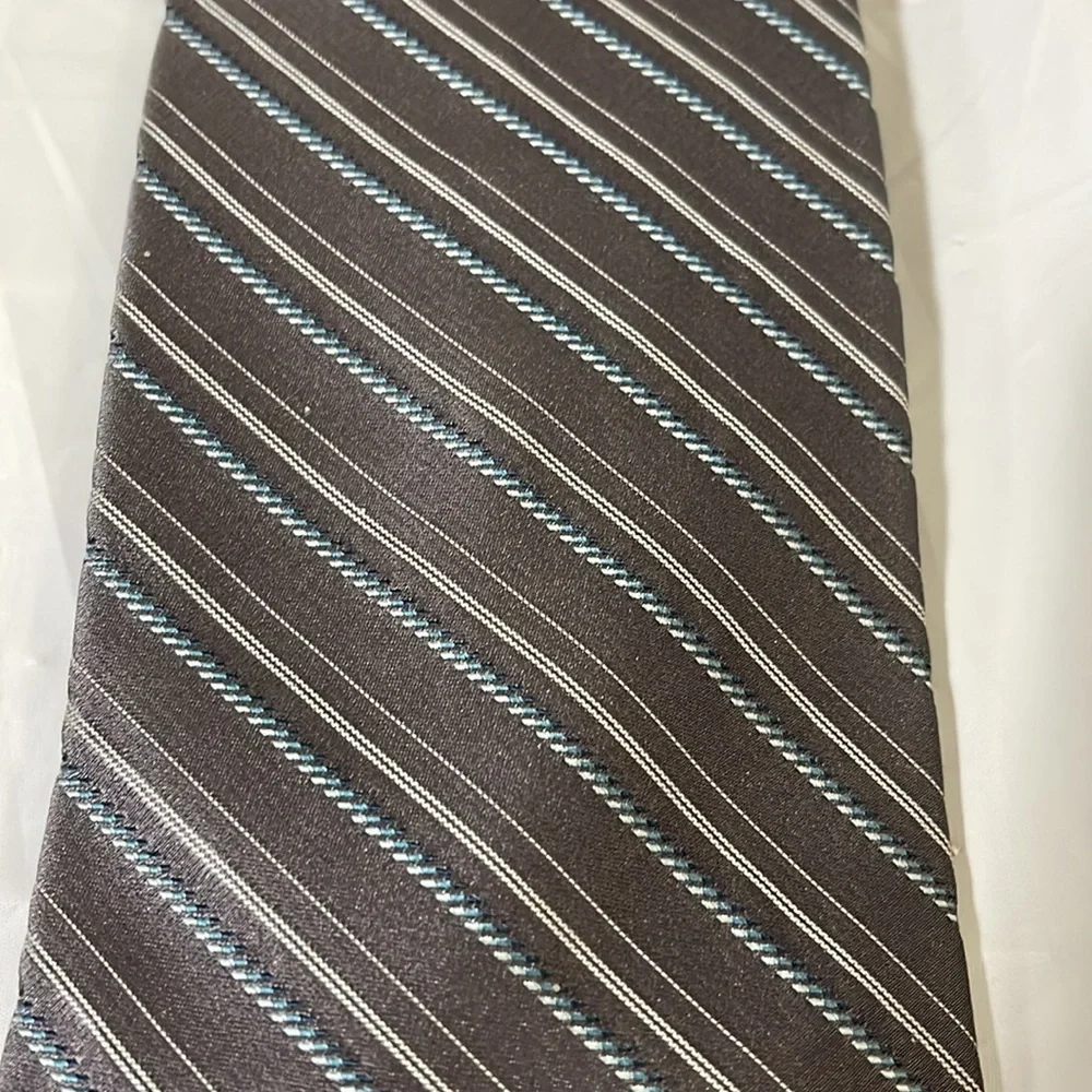 Structure mens tie in silver and blue diagonal stripe 3.5” W x 57”L - Picture 2 of 8